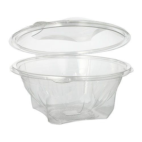 Against a white background, a partially open, clear round Starpak 50 delicatessen and salad bowl with hinged lid container made of R-PET can be seen.