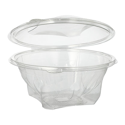 Against a white background, a partially open, clear round Starpak 50 delicatessen and salad bowl with hinged lid container made of R-PET can be seen.