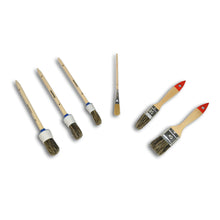 Abgebildet sind sechs Bürsten der Nölle Profi Brush Bürsten- & Pinseltechnik e.K.: Das 6-teilige Pinsel-Set enthält vier Ringpinsel (runde Köpfe) und zwei Flachpinsel (flache, abgewinkelte Borsten) in den Größen 02-1,5", alle mit Holzgriff.