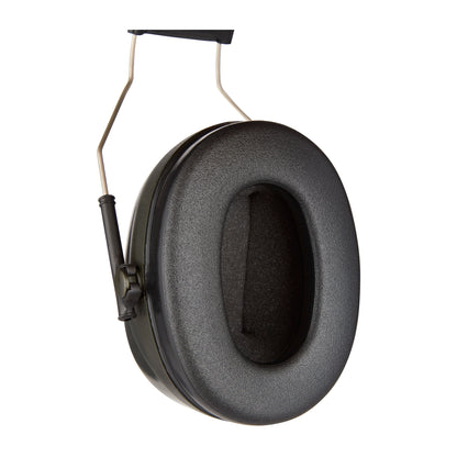 Eine Nahaufnahme des 3M™ PELTOR™ Optime™ II Kapselgehörschutz H520A (SNR 31 dB, Grün) der 3M Deutschland GmbH zeigt das ovale Ohrpolster mit schwarzer Strukturpolsterung und Metallbügel vor weißem Hintergrund.