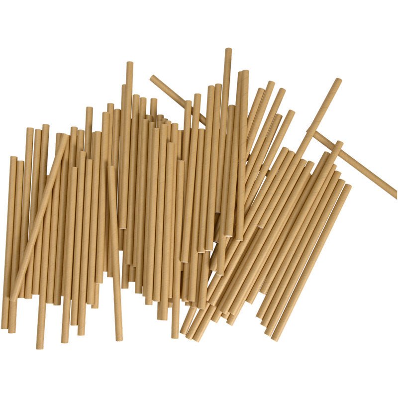 Mehrere Jumbo Trinkhalme Papier, Braun von Abena Re-Seller GmbH sind auf weißem Hintergrund verteilt.