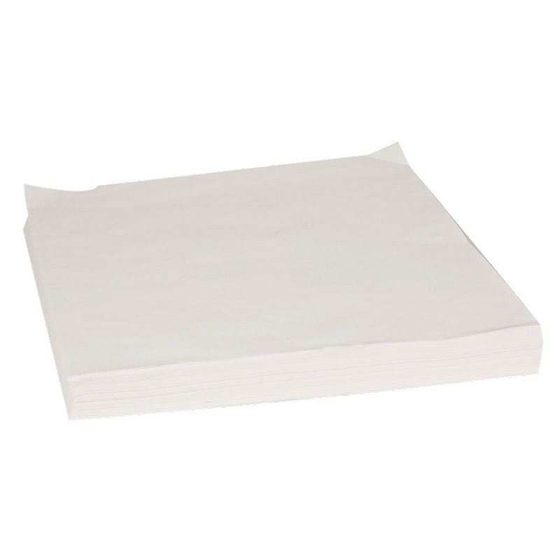 Ein Stapel der Abena Re-Seller GmbH Dental-Servietten, 33x34 cm, weiß, Papier (Packung mit 1000 Paaren), liegt auf weißem Hintergrund; die Serviettenecken sind leicht gewellt.