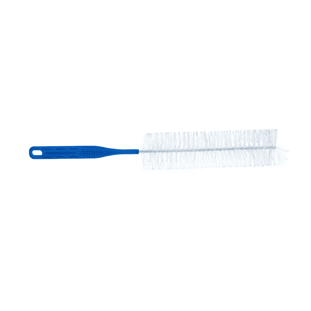 The AMPri urine bottle brush from AMPri Handelsgesellschaft mbH is a long, cylindrical brush with a length of 37 cm, white bristles, and a blue plastic handle. The handle has a hole at the end for hanging. The soft bristles are evenly distributed over the brush and are specially designed for cleaning urine bottles. This product is delivered in a pack of 10 pieces and is available in the colors white/blue.