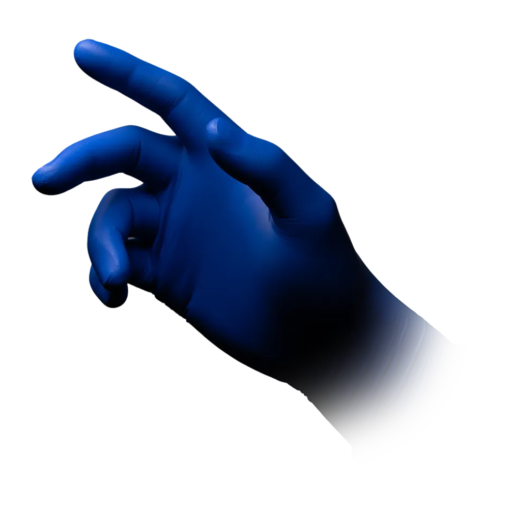 Eine linke Hand trägt einen blauen, passgenauen Handschuh AMPri MED-COMFORT BLUE 300 Nitrilhandschuhe extra Lang puderfrei der AMPri Handelsgesellschaft mbH, mit ausgestrecktem Zeigefinger und leicht gekrümmten anderen Fingern vor einem weißen Hintergrund. Der Handschuh ist im Handgelenkbereich heller.