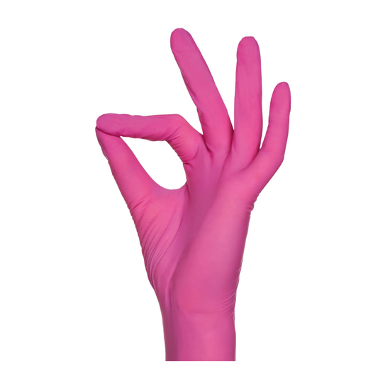Eine Hand mit leuchtend rosa AMPri Nitrilhandschuhen macht ein „OK“-Zeichen, wobei Daumen und Zeigefinger einen Kreis bilden und die anderen Finger nach oben gestreckt sind. Der Hintergrund ist schlicht weiß.