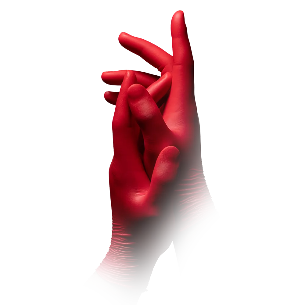Ein Paar Hände, die AMPri STYLE HOT CHILI Nitrilhandschuhe puderfrei von MED-COMFORT, Rot von AMPri Handelsgesellschaft mbH tragen, mit ineinander verschränkten Fingern in einer künstlerischen Pose, isoliert auf einem weißen Hintergrund. Die körperbetonten Einmalhandschuhe zeigen jedes Detail der Handpositionen und -bewegungen, ohne dass Puder erforderlich ist.