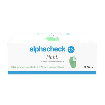 Eine weiße Schachtel mit dem Markennamen „Berger Med GmbH“ in grüner und blauer Schrift. Das Produkt Alphacheck HEEL Inzisions-Sicherheitslanzetten, verschiedene Größen, wird als „Inzisions-Sicherheitslanzette“ mit den Angaben 0,85 mm Inzisionstiefe und 1,75 mm Inzisionslänge zur kapillaren Blutgewinnung bezeichnet. Die Schachtel enthält 50 Stück.