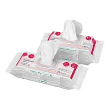 Es werden zwei Packungen B. Braun Meliseptol® Wipes sensitive Desinfektionstücher ausgestellt. Die erste Packung, angeboten von B. Braun Deutschland GmbH & Co. KG, enthält 100 Tücher und die zweite Packung, gekennzeichnet als XL, hat 42 Tücher. Beide Packungen sind weiß und mit Text und Logos bedruckt. Perfekt für die Schnelldesinfektion, jede Packung hat ein teilweise herausgezogenes Tuch für einfachen Zugriff.