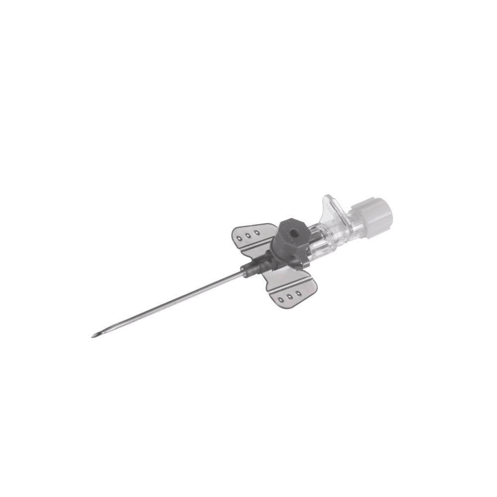Ein Graustufenbild einer B. Braun Vasofix® Braunüle® Venenverweilkanüle mit einer spitzen Nadel, einem transparenten Kunststoffschlauch und dreieckigen Flügeln zum Greifen, isoliert auf einem hellen Hintergrund.