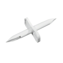 Das B. Braun Transofix® Transferset der B. Braun Deutschland GmbH & Co. KG ähnelt einem Kreuz mit zwei spitzen Enden und ist ein elegantes weißes Kunststoffwerkzeug, das wie geschaffen für Aufgaben im Zusammenhang mit Gartenarbeit oder Bepflanzung zu sein scheint.