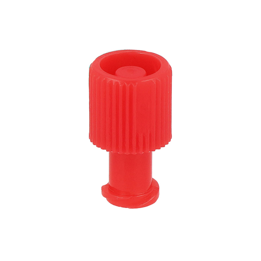 Ein roter Kunststoffknopf mit vertikalen Rillen, der als Griff für Maschinen oder Geräte verwendet werden kann, isoliert auf weißem Hintergrund mit Kompatibilität mit B. Braun Combi-Stopper-Verschlusskonen.