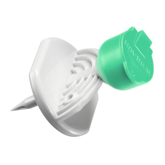 Eine weiß-grüne B.Braun Mini-Spike® Entnahme- und Zuspritzspike-Kappe aus Kunststoff mit offener Düse, isoliert auf weißem Hintergrund. Die Kappe ist für die Abgabe von Flüssigkeiten in kontrollierten Mengen konzipiert.