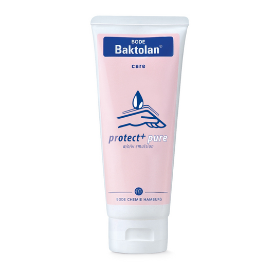 Eine Tube BODE Baktolan® protect+ pure Creme der Paul Hartmann AG mit rosa Etikett und blauem Text, versehen mit dem Markenlogo und der Bezeichnung „regenerierende Pflege wo/w Emulsion“ von B.