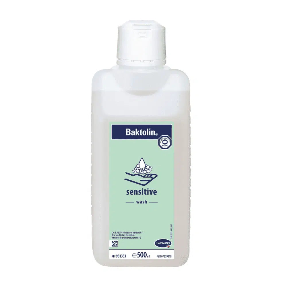 Eine 500-ml-Flasche Hartmann Baktolin® sensitive Waschlotion mit einem weiß-blaugrünen Etikett mit dem Logo der Paul Hartmann AG und Informationen in mehreren Sprachen. Die Flasche hat einen weißen Klappverschluss.