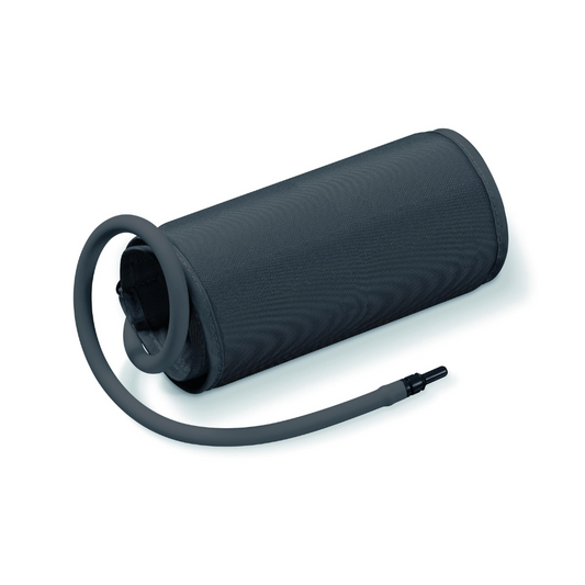 Ein tragbarer schwarzer Bluetooth-Lautsprecher der Beurer GmbH mit zylindrischem Design und integriertem flexiblem Griff an einem Ende, auf einer weißen Oberfläche liegend.