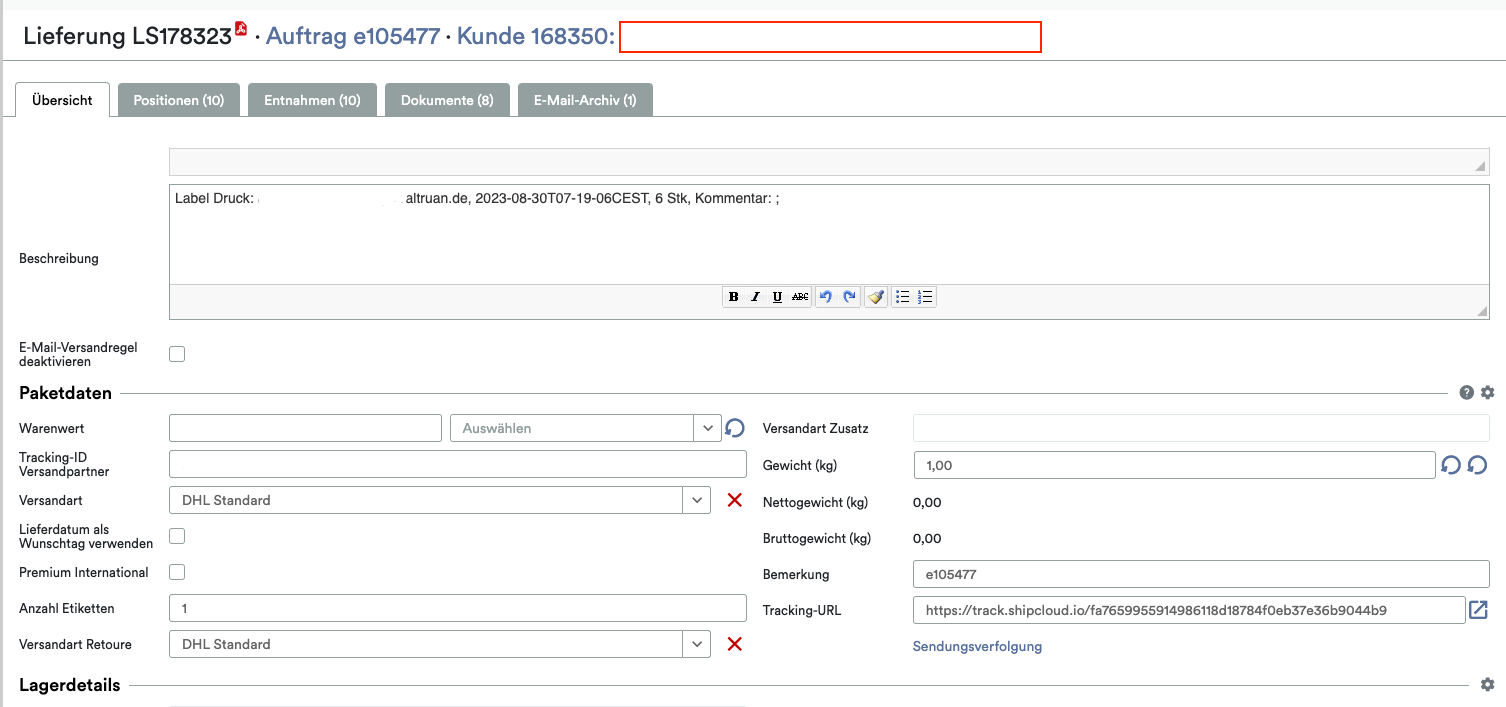 Screenshot der Logistiksoftwareschnittstelle der Altruan PackMaster App, der eine Bestellung mit Kundennummer zeigt und Textfelder und Dropdown-Menüs für Versanddetails, einschließlich Liefermethode und Verpackungsoptionen, enthält.
