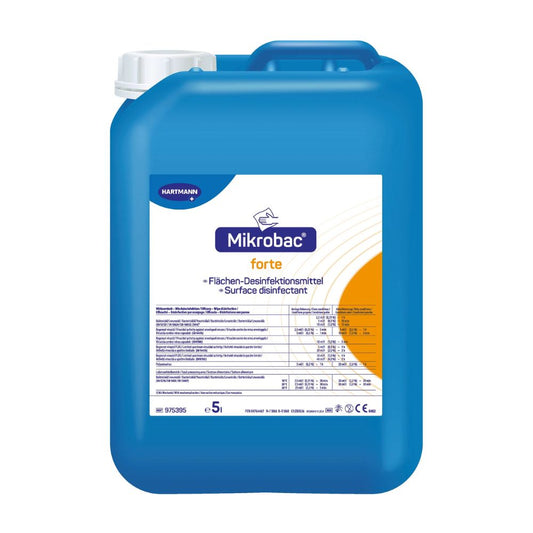 Ein blauer Plastikkanister mit der Aufschrift „Bode Mikrobac® forte Flächen-Desinfektionsreiniger“, ein Produkt der Paul Hartmann AG. Auf dem Etikett sind Hinweise zur Produktverwendung und das Logo der Marke Hartmann zu finden.