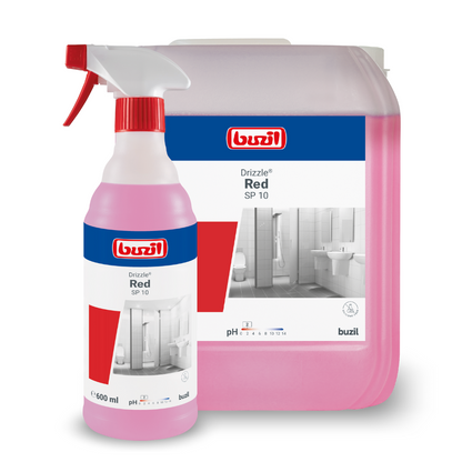Displayed are two containers of the ready-to-use sanitary foam cleaner Buzil Drizzle® Red SP 10 from BUZIL-WERK Wagner GmbH & Co. KG. The smaller spray bottle is positioned in front of a larger refill container. Both are labeled with images of clean bathrooms and emphasize their excellent material compatibility, with the pink liquid inside clearly visible.