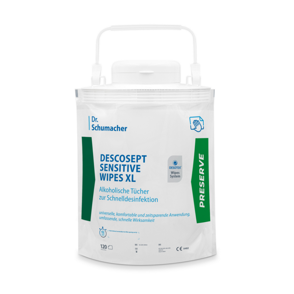 Ein Behälter mit Dr. Schumacher Descosept Sensitive Wipes XL, mit Griff und Etiketten in Weiß, Blau und Grün, die auf die Verwendung zur Desinfektion großer Flächen hinweisen.