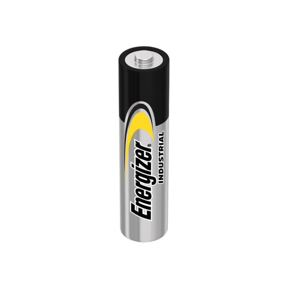 Eine einzelne Energizer Industrial Alkaline EN92 LR03 AAA Micro aus einer Packung (10 Stück) von Energizer Deutschland GmbH steht aufrecht. Sie hat ein schwarz-silber-gelbes Design, mit dem Markennamen „Energizer“ und dem Wort „Industrial“ vertikal an der Seite. Der obere 1,5-Volt-Anschluss der Batterie ist sichtbar.