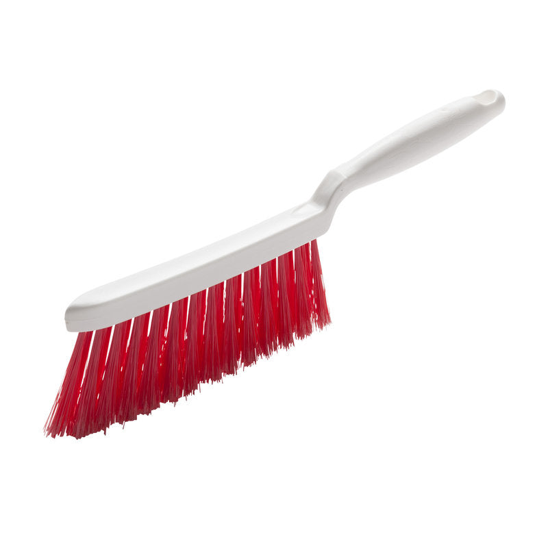 Der HANDBESEN,PBT ROT ø 0,25MM WEICH, 280X15X50 MM von Haug Bürsten KG hat einen weißen Kunststoffgriff und dichte rote PBT-Borsten für eine effektive Reinigung, abgebildet auf einem schlichten weißen Hintergrund.