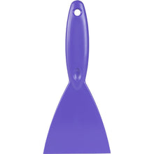 Ein lila SPACHTEL,PP, 250x110X18MM von Haug Bürsten KG verfügt über eine breite flache Klinge und einen Griff mit Aufhängeloch - ein hochwertiges Werkzeug für die präzise Anwendung.