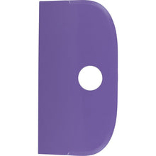 Der SCHABER GROß, PP, FLEXIBEL, 230x118mm von Haug Bürsten KG ist ein violetter Polypropylen-Abstreifer mit abgerundeter Oberkante, flacher Unterkante und zentralem, kreisförmigem Loch - ideal für eine reibungslose Teigverarbeitung und einfache Reinigung.