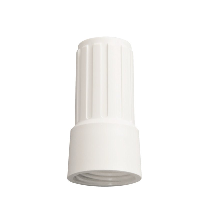 Der ÜBERWURFMUTTER FÜR ADAPTER E1100019 von Haug Bürsten KG ist ein weißer Kunststoffverbinder mit vertikalen Rillen, der aufrecht auf einem schlichten weißen Hintergrund steht, ideal für die Herstellung einer robusten Verbindung.