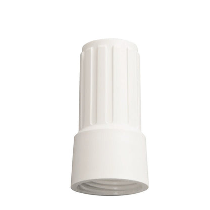 Der ÜBERWURFMUTTER FÜR ADAPTER E1100019 von Haug Bürsten KG ist ein weißer Kunststoffverbinder mit vertikalen Rillen, der aufrecht auf einem schlichten weißen Hintergrund steht, ideal für die Herstellung einer robusten Verbindung.