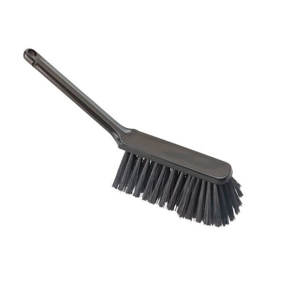 Die Haug Bürsten KG HANDBESEN, WEICH, 310MM, GESCHLITZT ist eine schwarze, handgeführte Reinigungsbürste mit langem Griff und weichen, geschlitzten Borsten, ideal für Reinigungsaufgaben, abgebildet auf weißem Hintergrund.