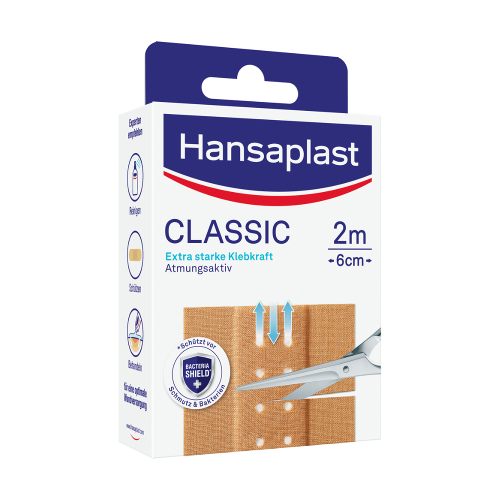 Eine Schachtel Hansaplast Classic Pflaster – verschiedene Größen – der Beiersdorf AG, abgebildet sind die Verpackung und ein atmungsaktiver Wundschnellverband mit atmungsaktiven Löchern und einer Schere, die anzeigt, dass er individuell zuschneidbar ist.