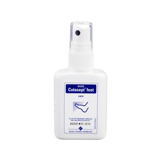 Eine kleine weiße Sprühflasche mit der Aufschrift „Hartmann Cutasept® Füße“ der Paul Hartmann AG, gestaltet für die Fußpilzprophylaxe, mit Produktdetails und einem blauen Logo mit einem.