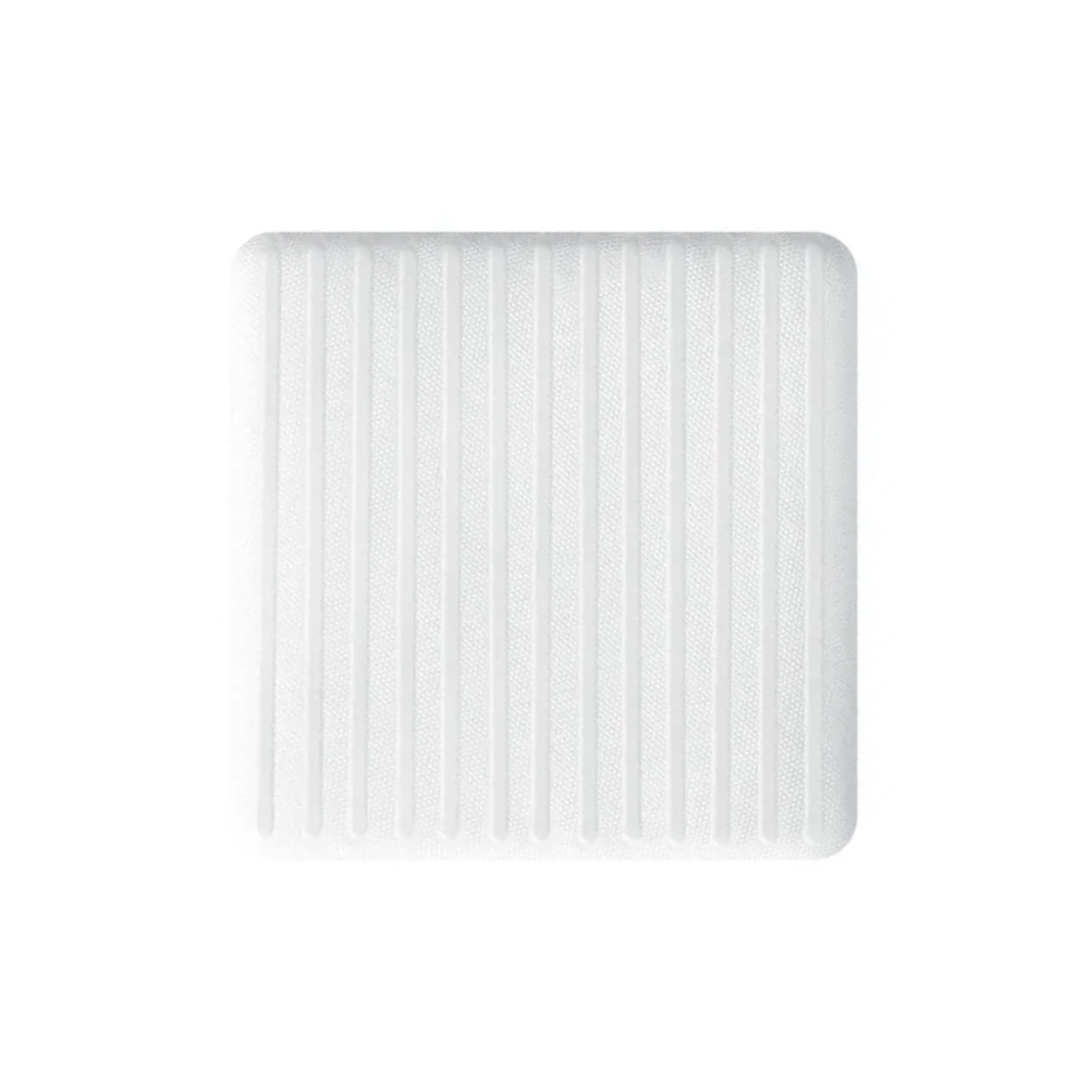 Ein weißer, rechteckiger Luftfilter mit vertikalen Rippen, entworfen für Hartmann HydroClean® Wundauflage, verschiedene Größen – 10 Stück von Paul Hartmann AG, isoliert auf weißem Hintergrund.