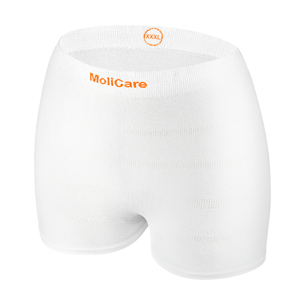 Weiße Paul Hartmann AG MoliCare® Premium Fixpants Netzhose - 5 Stück Inkontinenzunterwäsche mit dem Markennamen auf dem Bund und einem orangefarbenen XXXL-Größenetikett, isoliert auf weißem Hintergrund.
