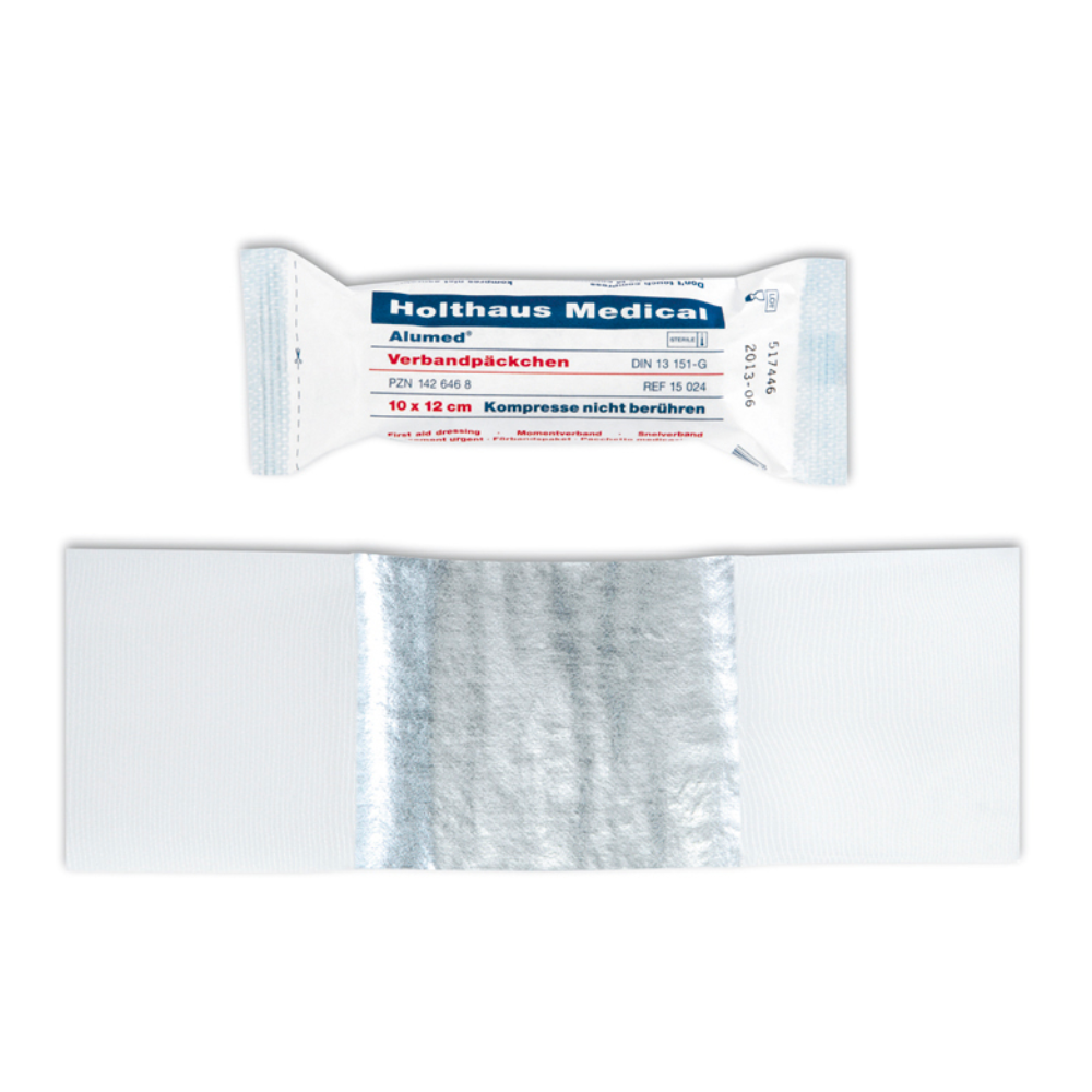 Ein Holthaus Medical Alumed® Verbandpäckchen, 10 cm x 12 cm, in der Originalverpackung, abgebildet über einer aufgefalteten Ansicht, die die glänzende Oberfläche zeigt.