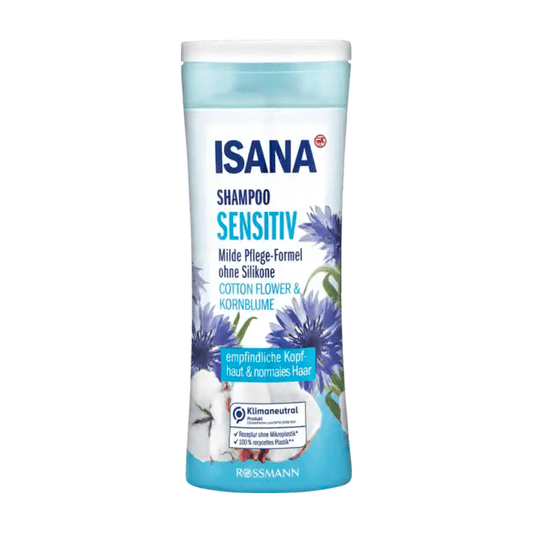 Eine zylindrische Flasche Isana Shampoo Sensitiv - 300 ml von Dirk Rossmann GmbH mit blauem Etikett und weißem Text, verziert mit Bildern von Baumwollblumen. Das Produkt ist als silikonfrei und für empfindliche Kopfhaut geeignet gekennzeichnet.