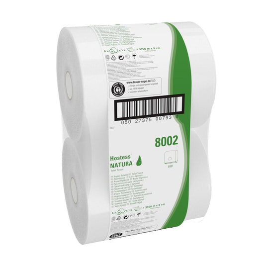 Eine Packung mit 6 weißen Hostess™ NATURA Jumbo Toilettenpapierrollen (je 525 m) von Kimberly-Clark GmbH, verpackt in klarem Kunststoff mit grünem und schwarzem Aufdruck, mit Produktangaben und Barcode auf der Verpackung.