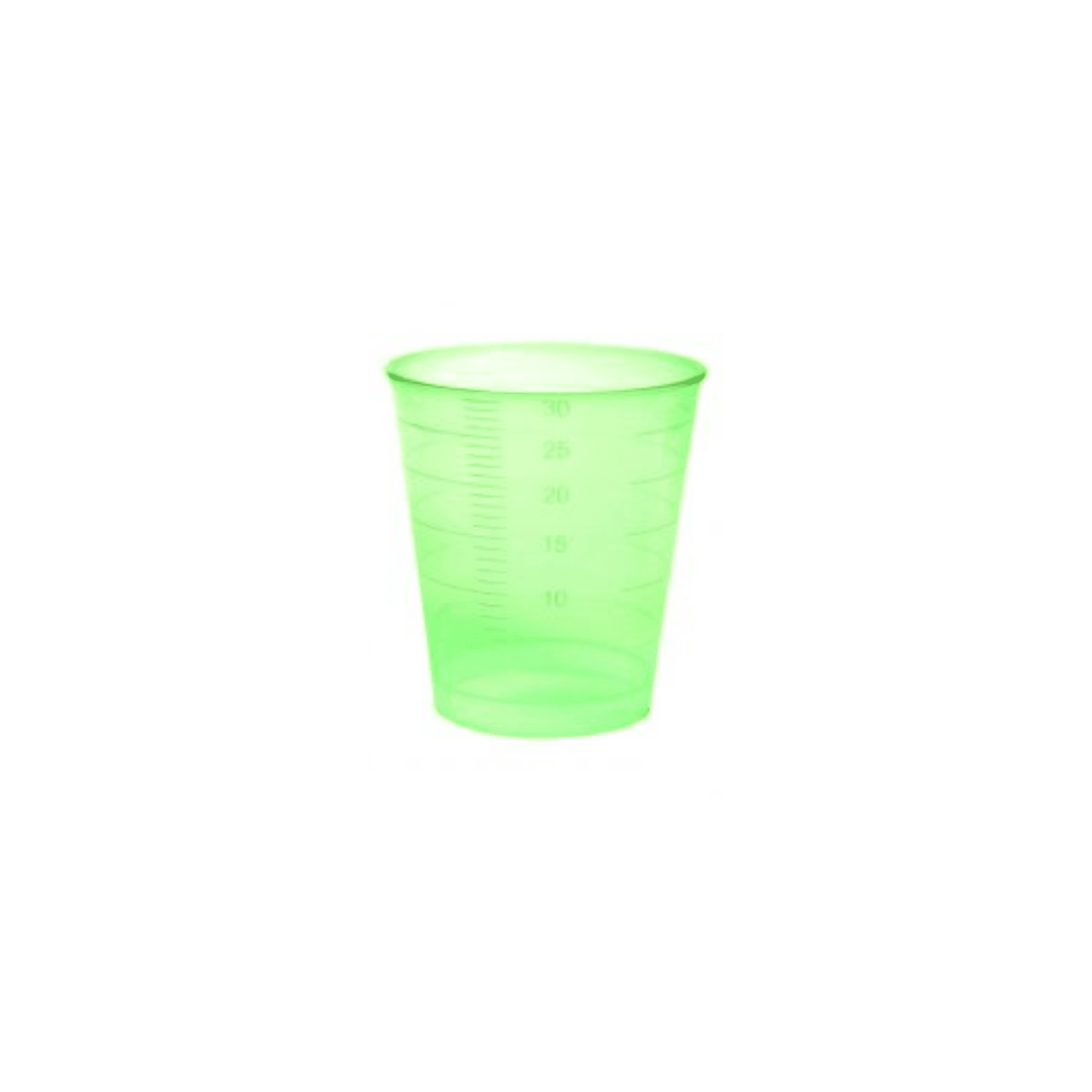 Ein durchscheinender grüner Einmal-Medizinbecher aus Kunststoff von Meditrade GmbH, 30 ml, graduiert mit Messmarkierungen auf der Oberfläche, isoliert auf einem weißen Hintergrund.