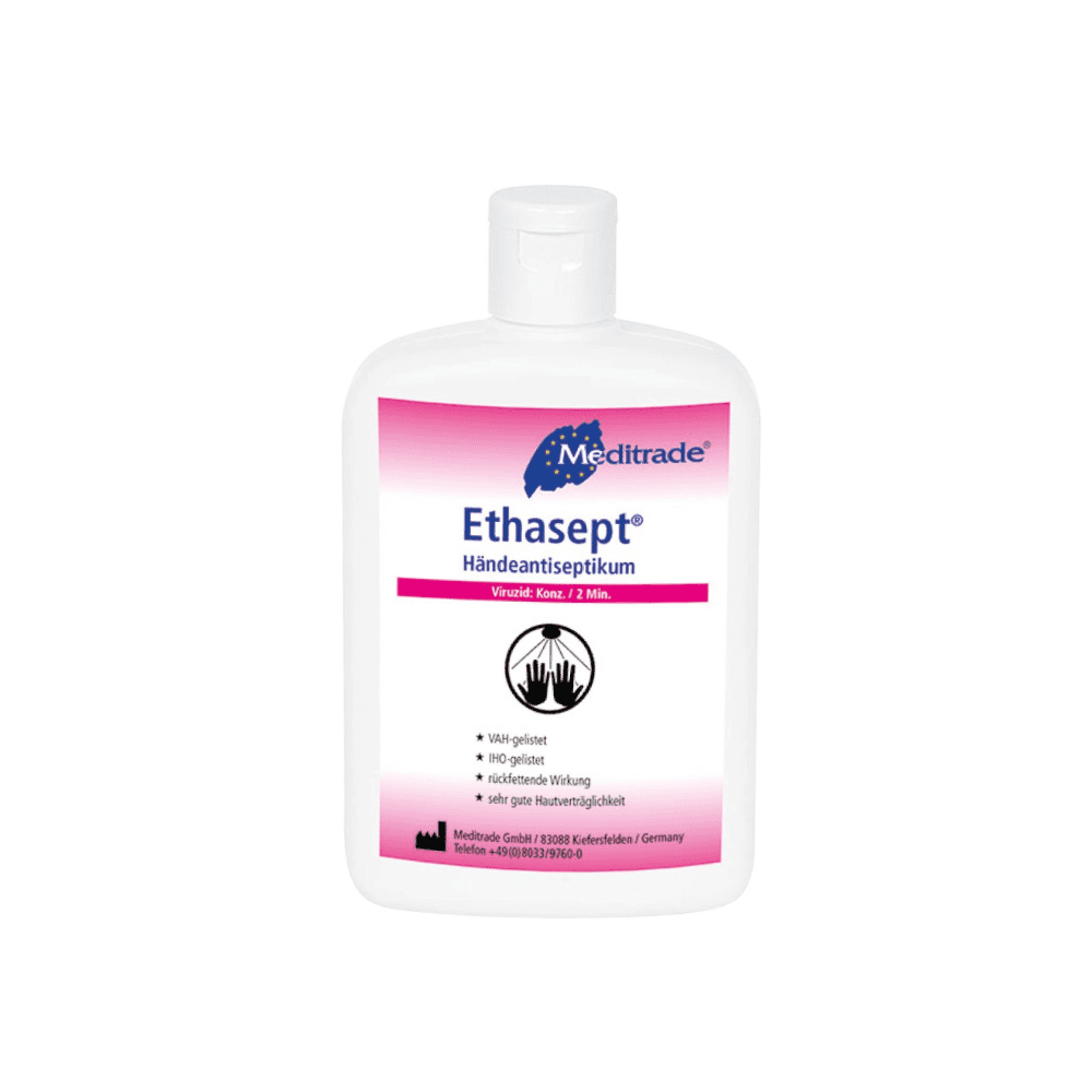 Eine Flasche Meditrade Ethasept® Händedesinfektionsmittel der Meditrade GmbH mit einem weiß-rosa Etikett. Das Produkt soll 70 % Alkohol enthalten, hautfreundlich sein und bakterienhemmend wirken.