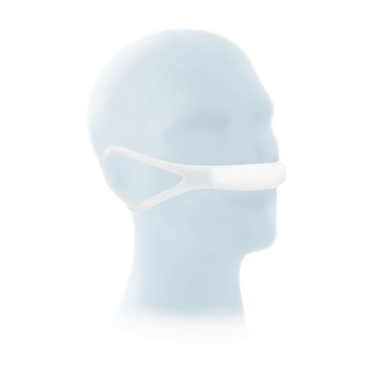Ein transparenter, ätherischer menschlicher Kopf mit einem weißen, strukturierten Meditrade ABE® Nasenverband um den Mund auf weißem Hintergrund, der ein Gefühl von Schweigen oder Zensur hervorruft.