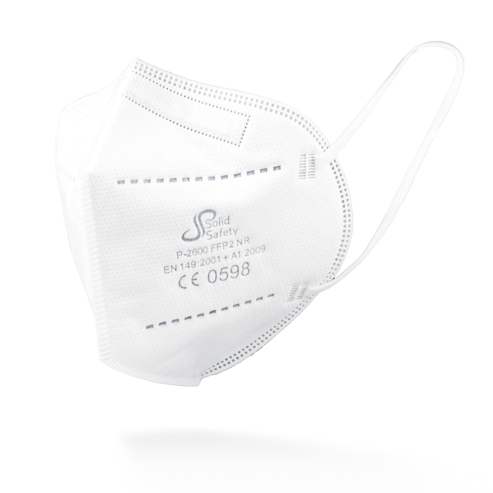 Die SolidSafety Filtrierende Halbmaske FFP2 NR von AMPri Handelsgesellschaft mbH ist weiß, mit Ohrschlaufen und Partikelschutz. Auf der Oberfläche stehen Marke, Zertifizierung und Sicherheitsstandards; sie liegt vor schlichtem Hintergrund.
