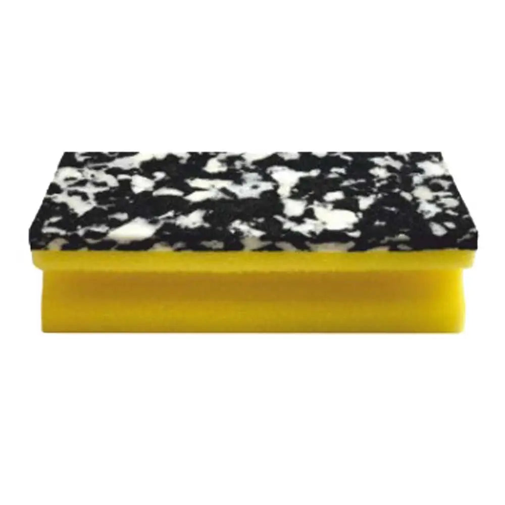 Das Arcora PU-PAD SCHWAMM (150 x 70 x 45 mm) der Arcora International GmbH hat eine rechteckige gelbe PU-Basis und eine schwarz-weiß gesprenkelte Scheuerfläche auf weißem Hintergrund.
