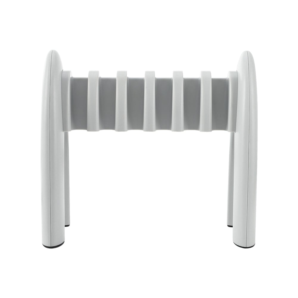 Ein weißer Pipettenhalter mit 6 Positionen in modernem Design von Altruan mit mehreren Rollen zwischen zwei gebogenen Ständern auf schlichtem weißem Hintergrund und einer Länge von 30 cm.