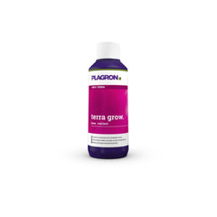 Der Plagron Terra Grow von Bertels B.V. ist ein mineralischer Basisdünger für die Wachstumsphase, der schnelleres Pflanzenwachstum verspricht. Er verfügt über ein elegantes Design mit einem violetten Etikett, weißem und grünem Text und einem weißen Schraubverschluss.