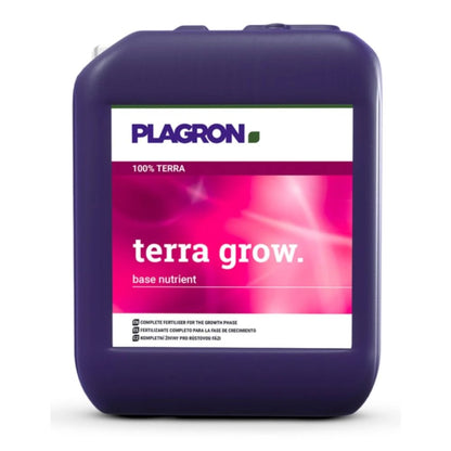 Ein violetter Behälter mit der Aufschrift „Plagron Terra Grow“ von Bertels B.V. weist ein rosa-weißes Design auf. Es handelt sich um einen mineralbasierten Volldünger, der ein schnelles Pflanzenwachstum während der Wachstumsphase fördert, mit mehrsprachigem Text.