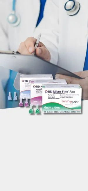 Medizinische Kanülen und Insulinnadeln von BD Micro-Fine Plus mit Arzt im Hintergrund beim Dokumentieren.