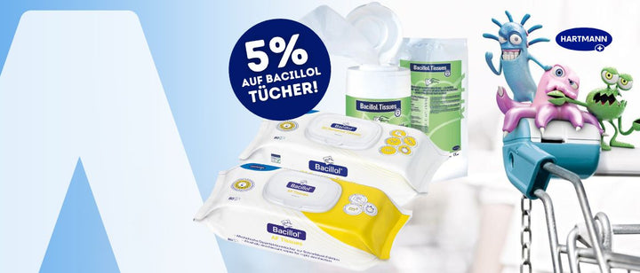 Packungen mit Bacillol-Desinfektionstüchern werden neben Flaschen mit Reinigungsmitteln gezeigt. Ein blauer Kreis wirbt für "5% auf Bacillol Tücher!". Cartoon-Keime sitzen rechts auf einem Krankenhausbett. Das Hartmann-Logo ist sichtbar.