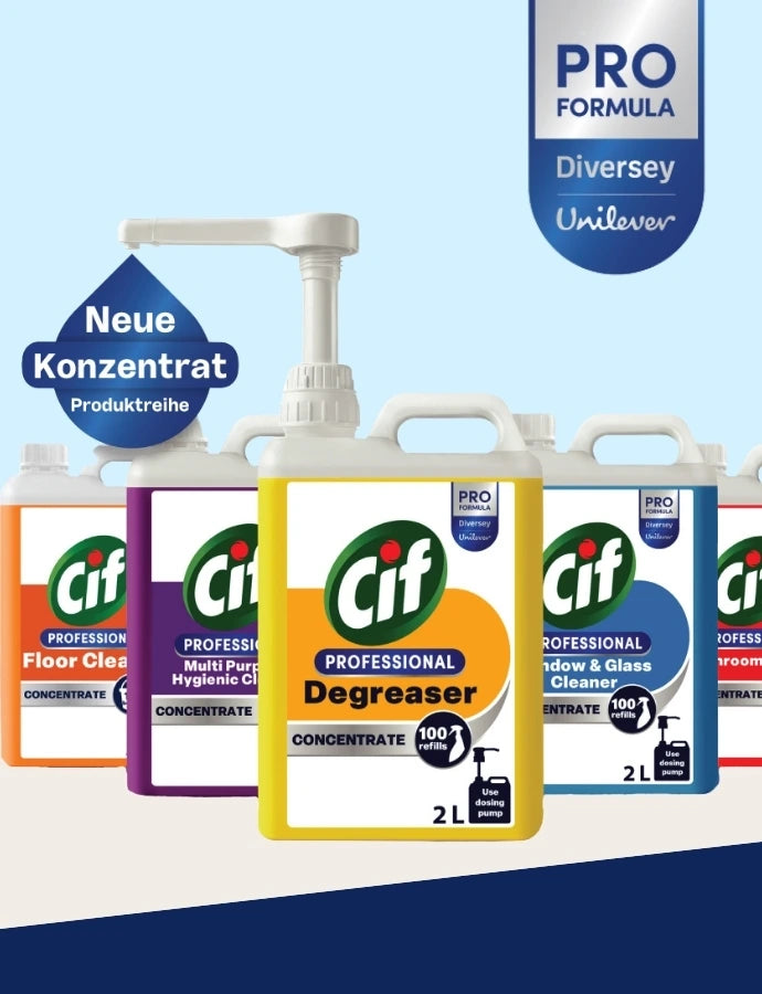 Mehrere Cif Professional Reinigungskonzentrate in farblich unterschiedlichen 2-Liter-Kanistern, darunter Fettlöser, Glas-, Bad-, Boden- und Sanitärreiniger. Im Vordergrund steht ein gelber Kanister mit Dosierpumpe. Darüber der Hinweis „Neue Konzentrat Produktreihe“, oben rechts das Pro-Formula-Diversey-Unilever-Logo.