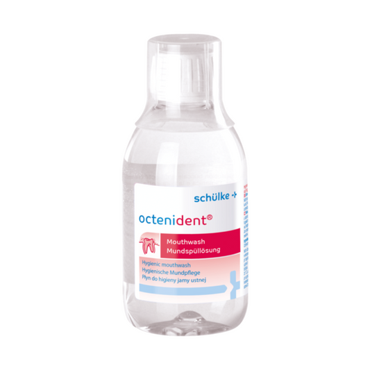 Transparente Flasche Schülke & Mayr GmbH Octenident® Mundspüllösung mit weißem und rosa Etikett auf weißem Hintergrund. Das Etikett enthält Marken- und Produktdetails in mehreren Teilen.