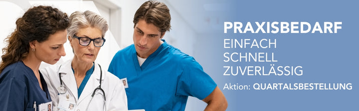 Ein Werbebanner zeigt drei medizinische Fachkräfte – eine ältere Ärztin mit Brille und Stethoskop sowie zwei jüngere Mitarbeitende in blauer Berufsbekleidung –, die gemeinsam auf ein Tablet schauen. Rechts im Bild befindet sich eine Werbebotschaft auf blauem Hintergrund: „PRAXISBEDARF – EINFACH, SCHNELL, ZUVERLÄSSIG“ sowie die Information zur aktuellen Aktion: „Aktion: QUARTALSBESTELLUNG
